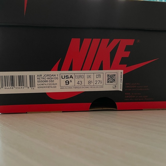 Dead stock Jordan 1 Black metallic gold size 9.5 - Picture 4 of 4